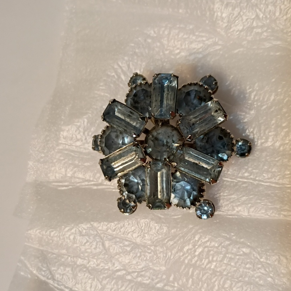 Vintage Brooch Pin Estate Statement Piece Costume Diamond Rhinestone Pin Closure